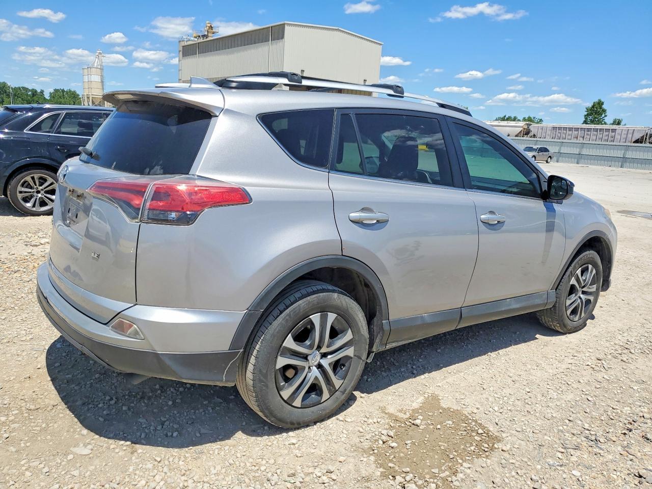 2016 Toyota Rav4 Le - Фото 3