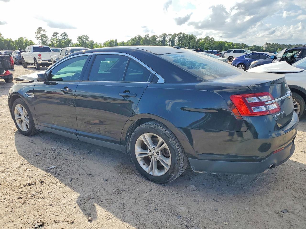 2017 Ford Taurus Sel - Image 2