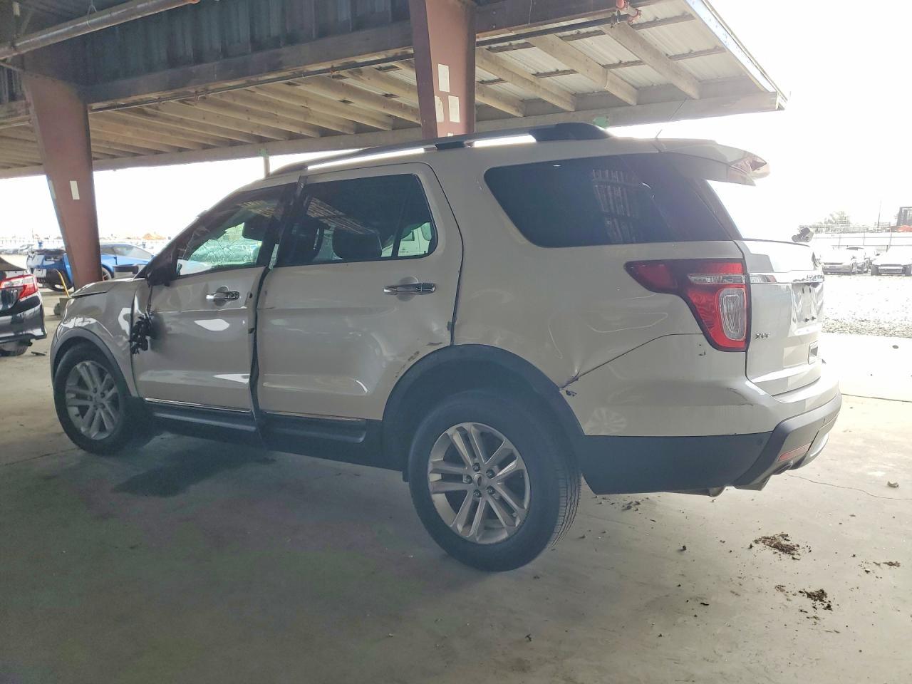 2015 Ford Explorer Xlt - Фото 2