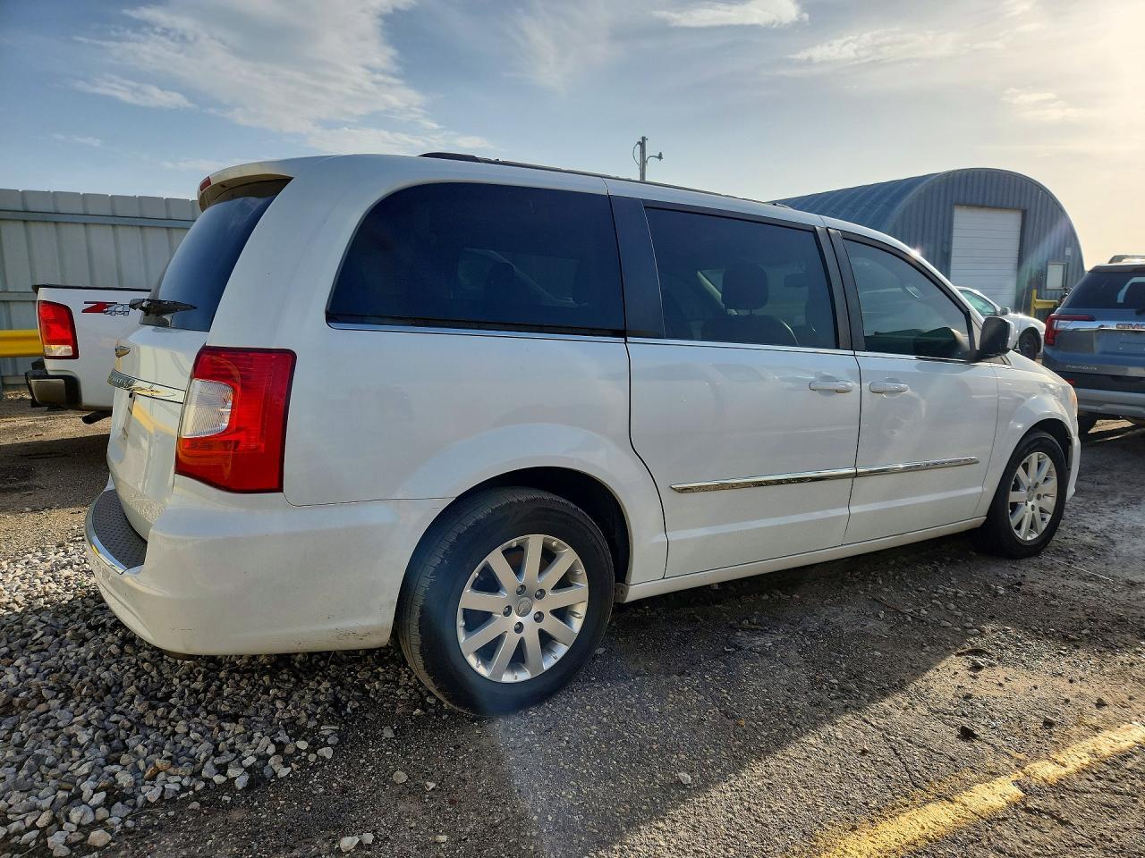 2016 Chrysler Town & Country Touring - Image 3