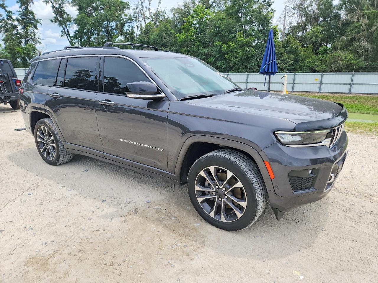 2022 Jeep Grand Cherokee L Overland - Image 4