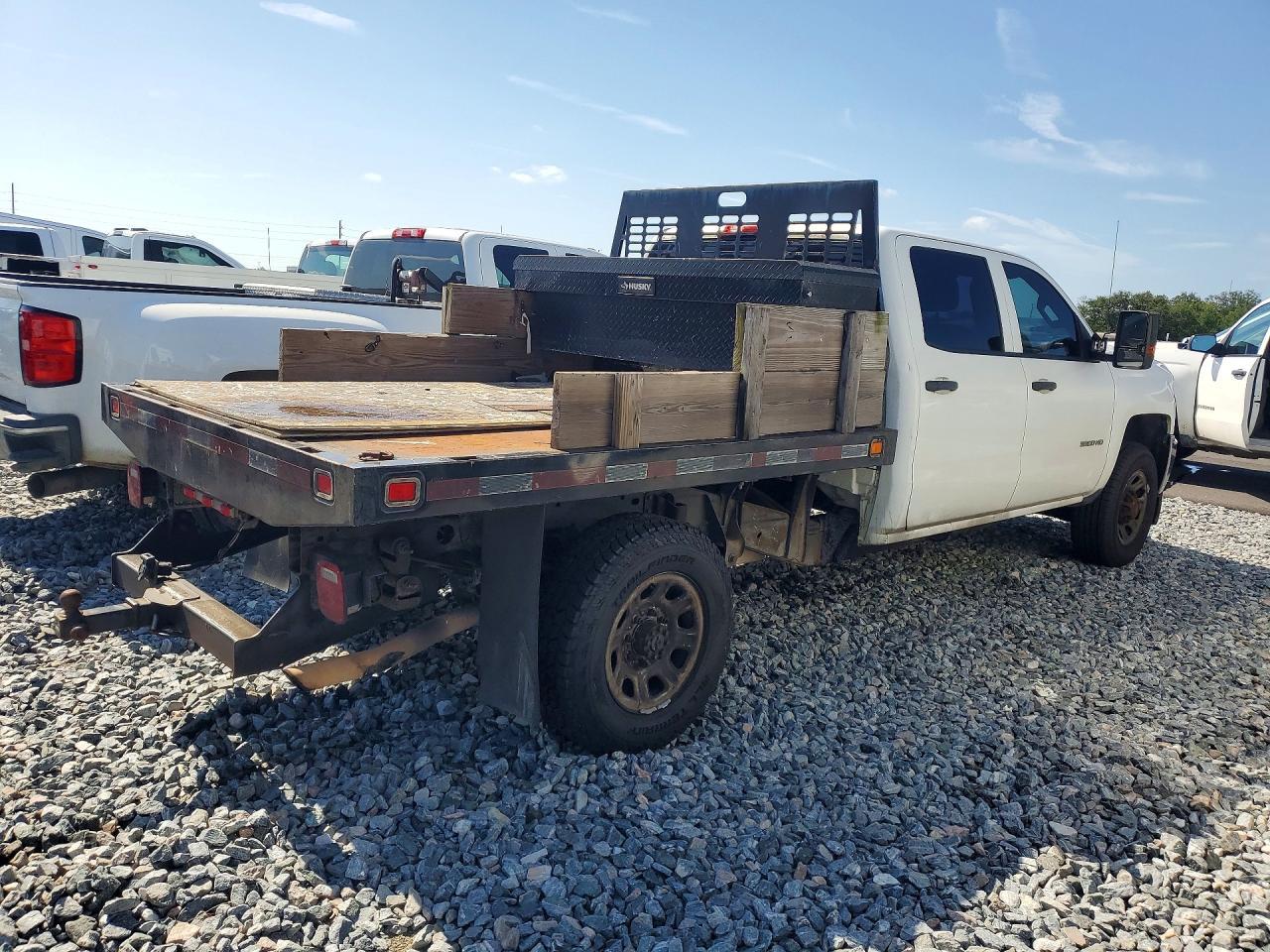 2015 Chevrolet Silverado K3500 - Image 3