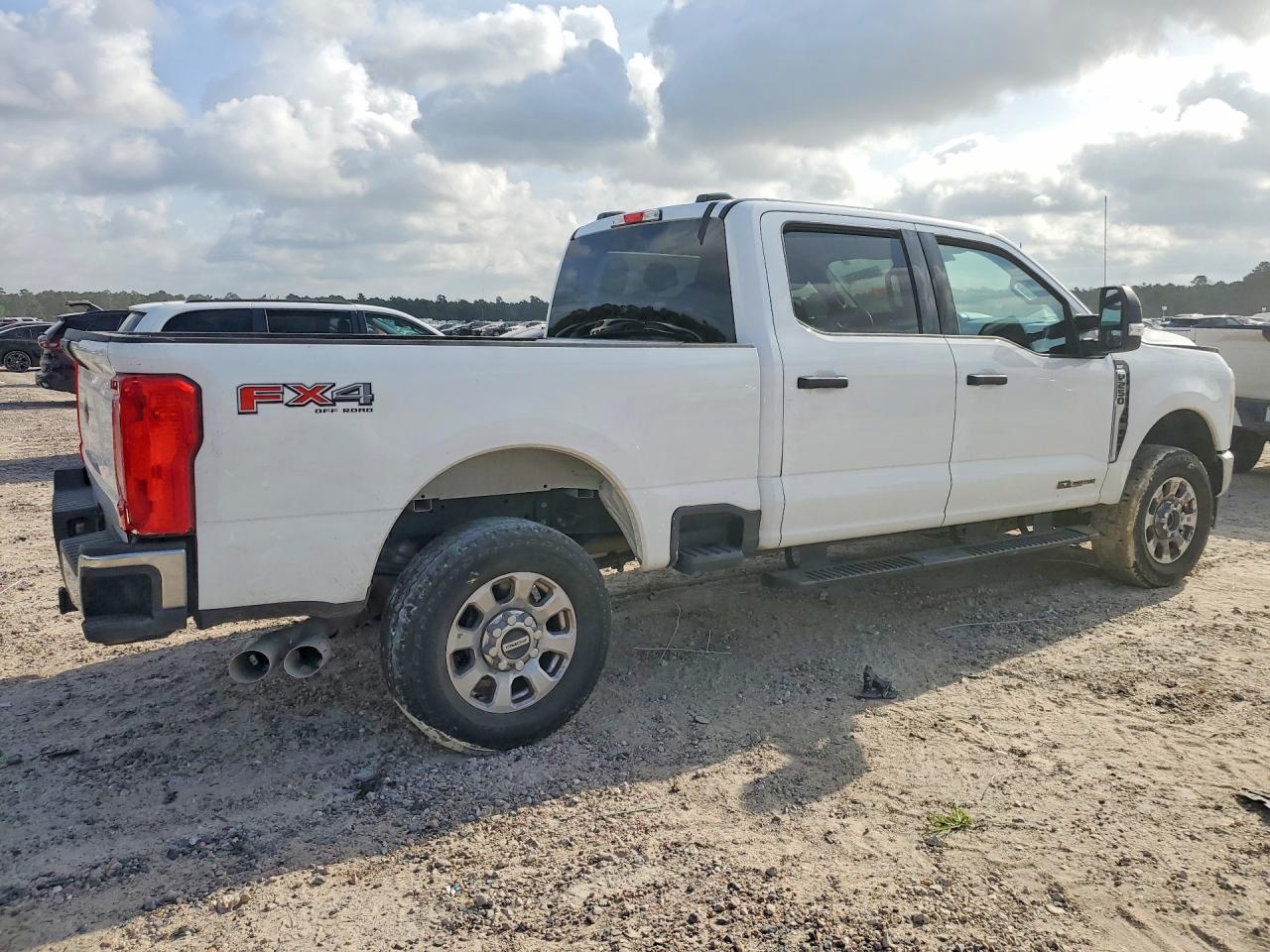 2024 Ford F250 Super Duty - Фото 3