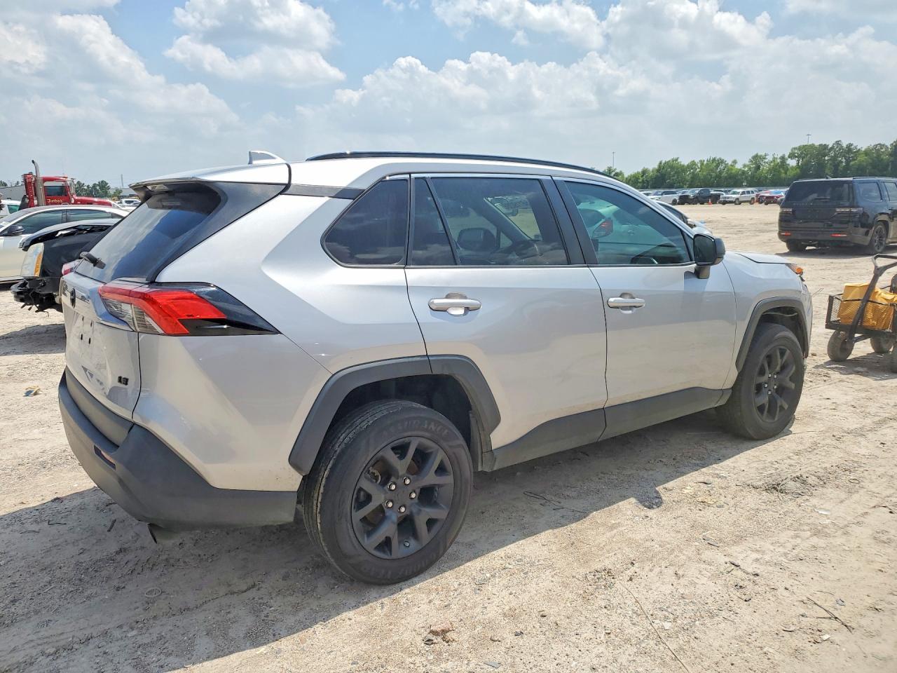 2021 Toyota Rav4 Le - Фото 3