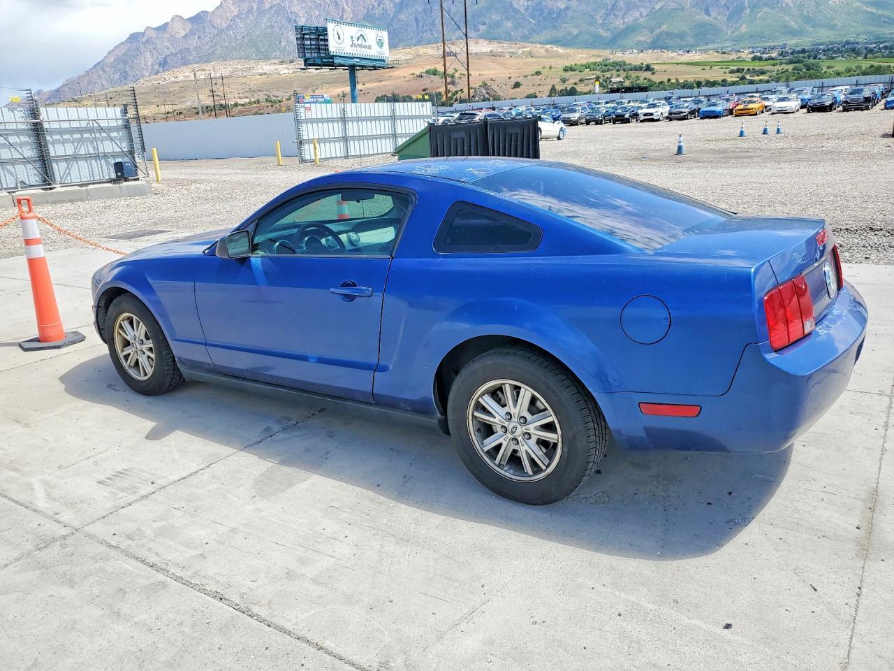 2006 Ford Mustang 2 Door Coupe - Фото 2