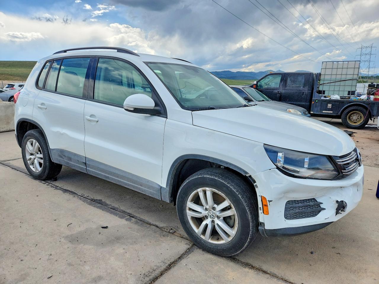 2017 Volkswagen Tiguan S - Фото 4
