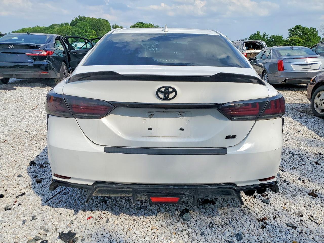 2020 Toyota Camry Se - Image 6