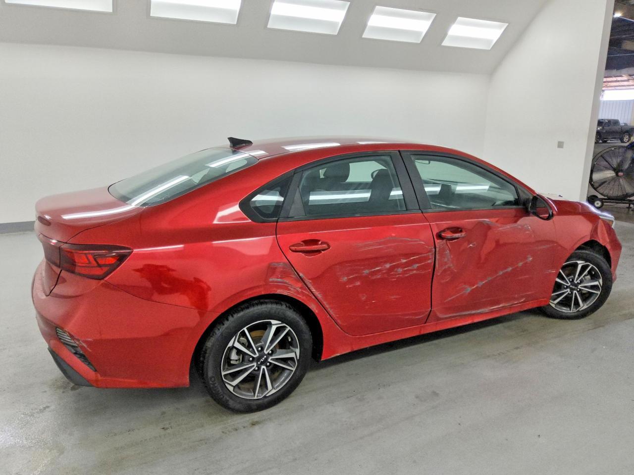 2023 Kia Forte Lxs - Фото 3