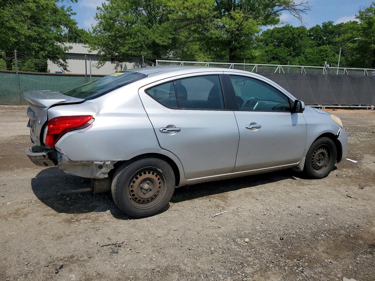 2013 Nissan Versa 1.6 S - Image 3