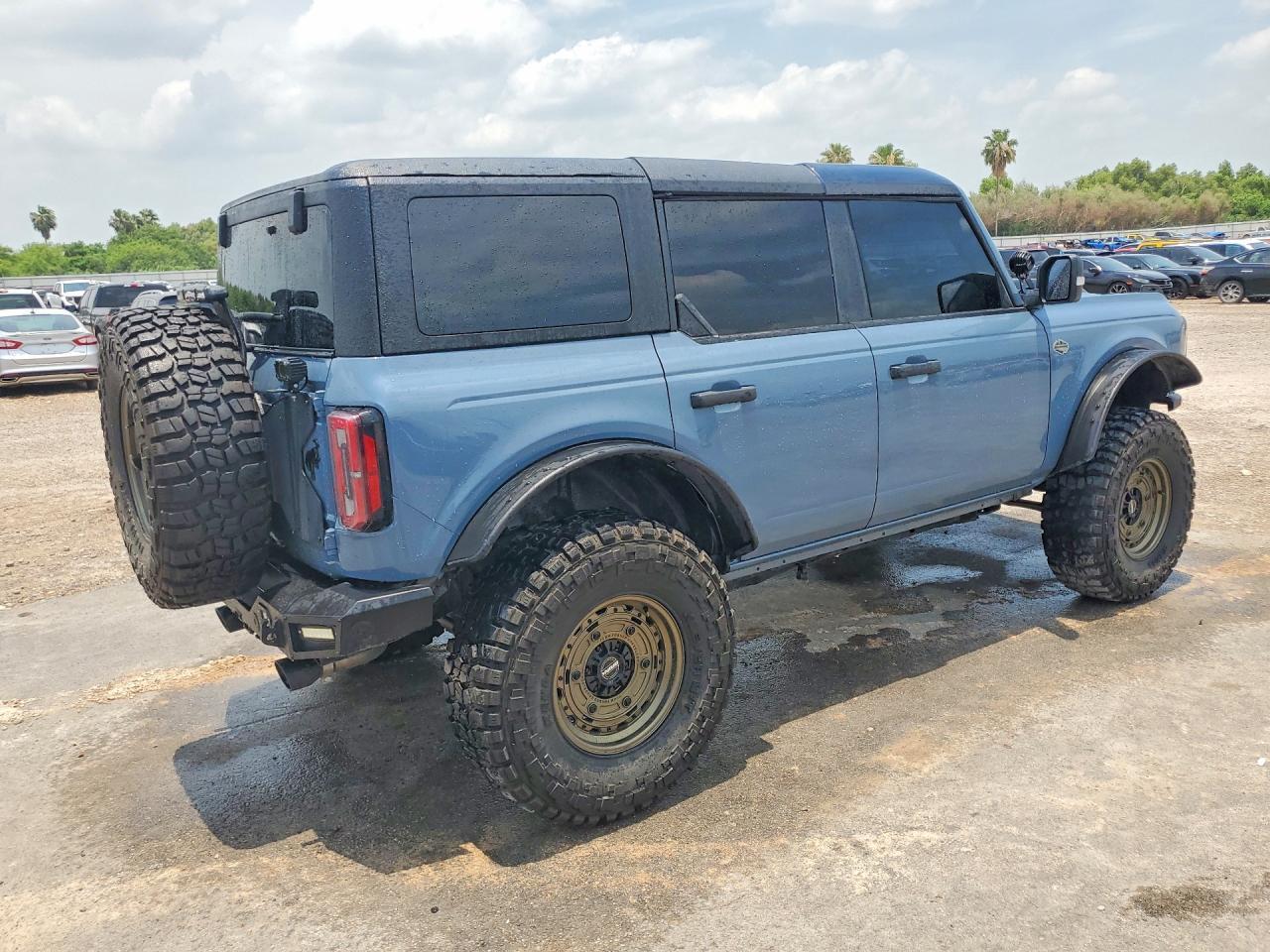 2023 Ford Bronco Base - Image 3