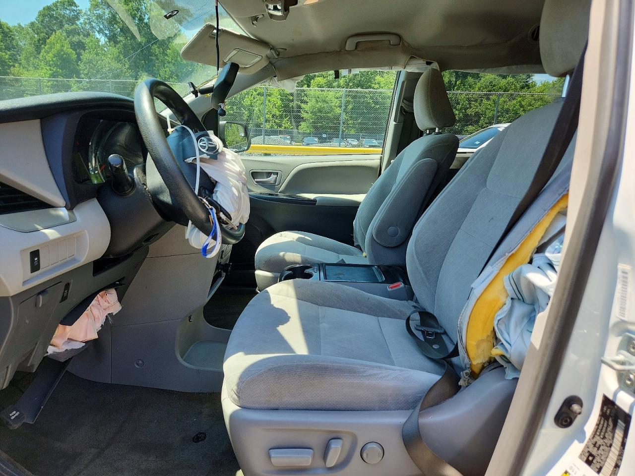 2017 Toyota Sienna Le - Фото 7