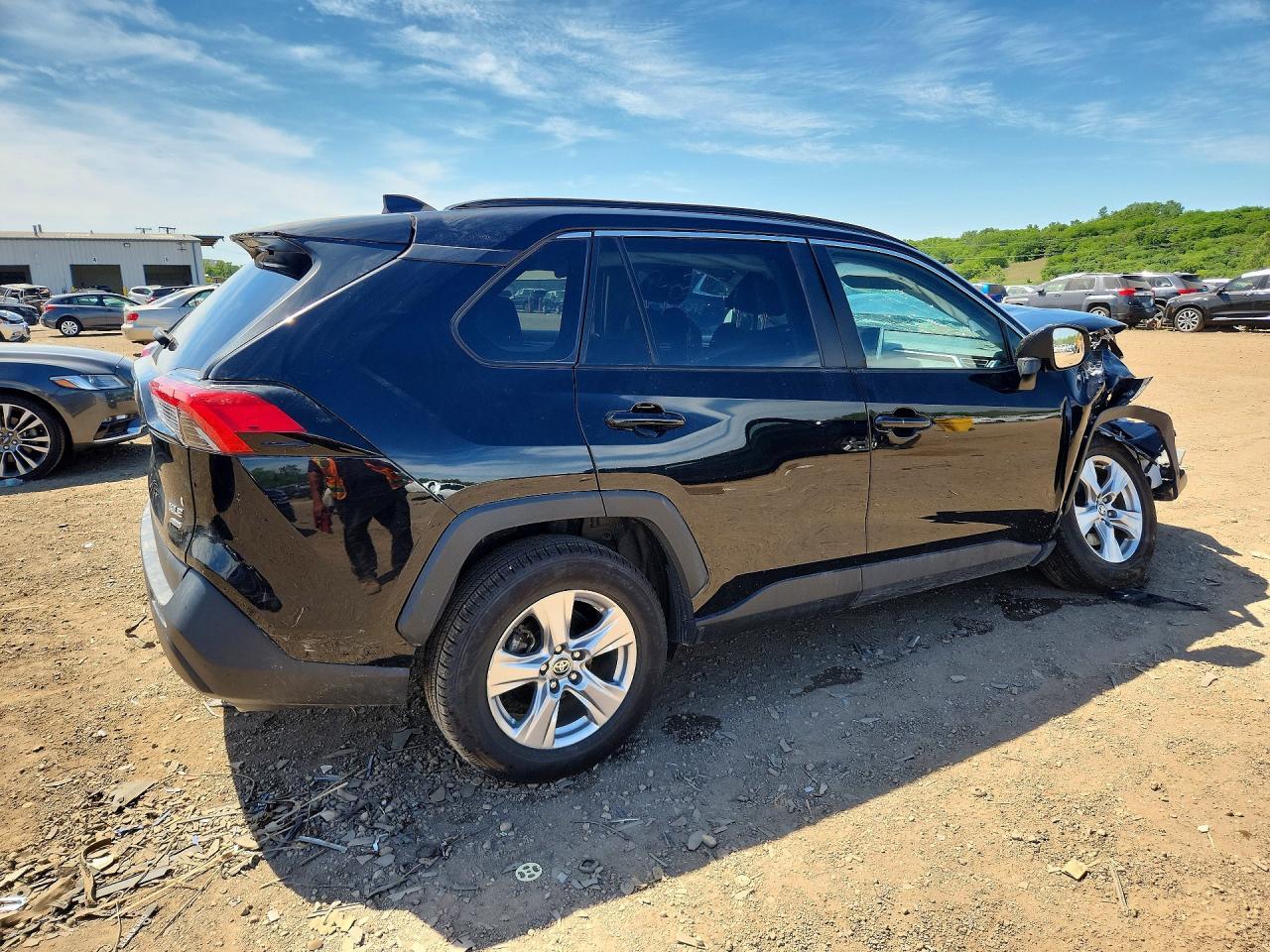 2023 Toyota Rav4 Xle - Image 3