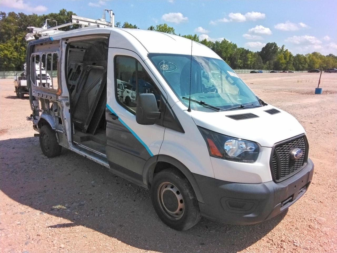 2022 Ford Transit 250 Utility / Service Van - Image 4