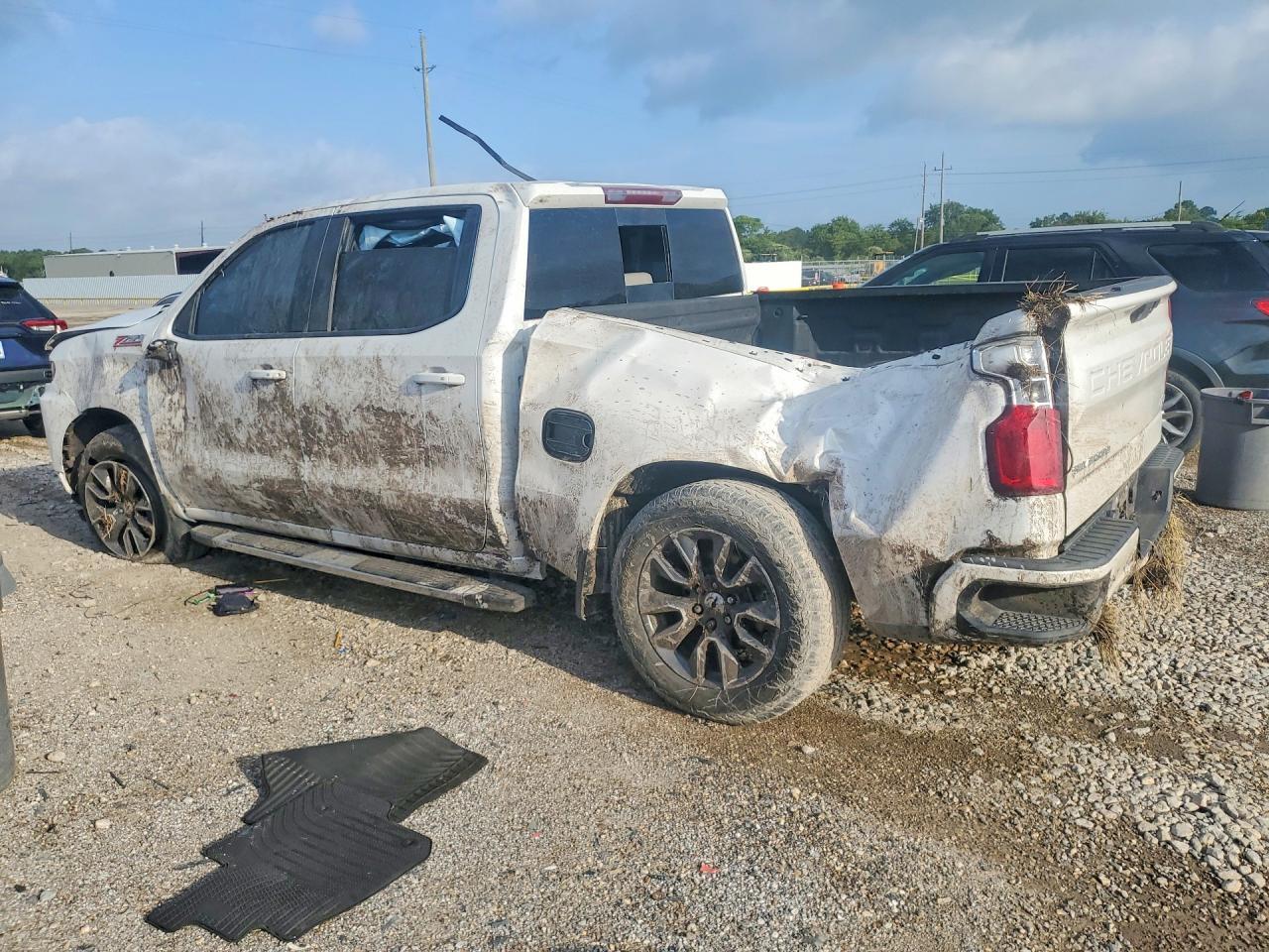 2019 Chevrolet Silverado K1500 Rst - Image 2