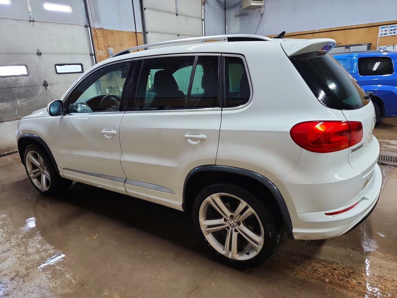 2016 Volkswagen Tiguan S - Фото 2
