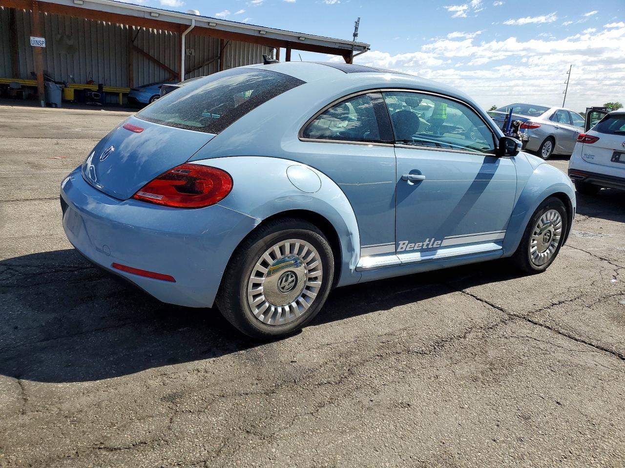 2015 Volkswagen Beetle 1.8T - Image 3