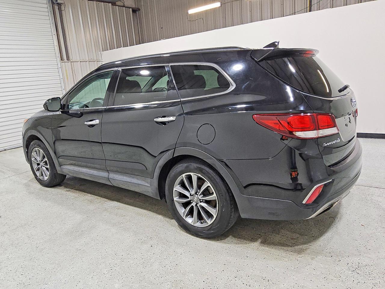 2017 Hyundai Santa Fe Se - Фото 2