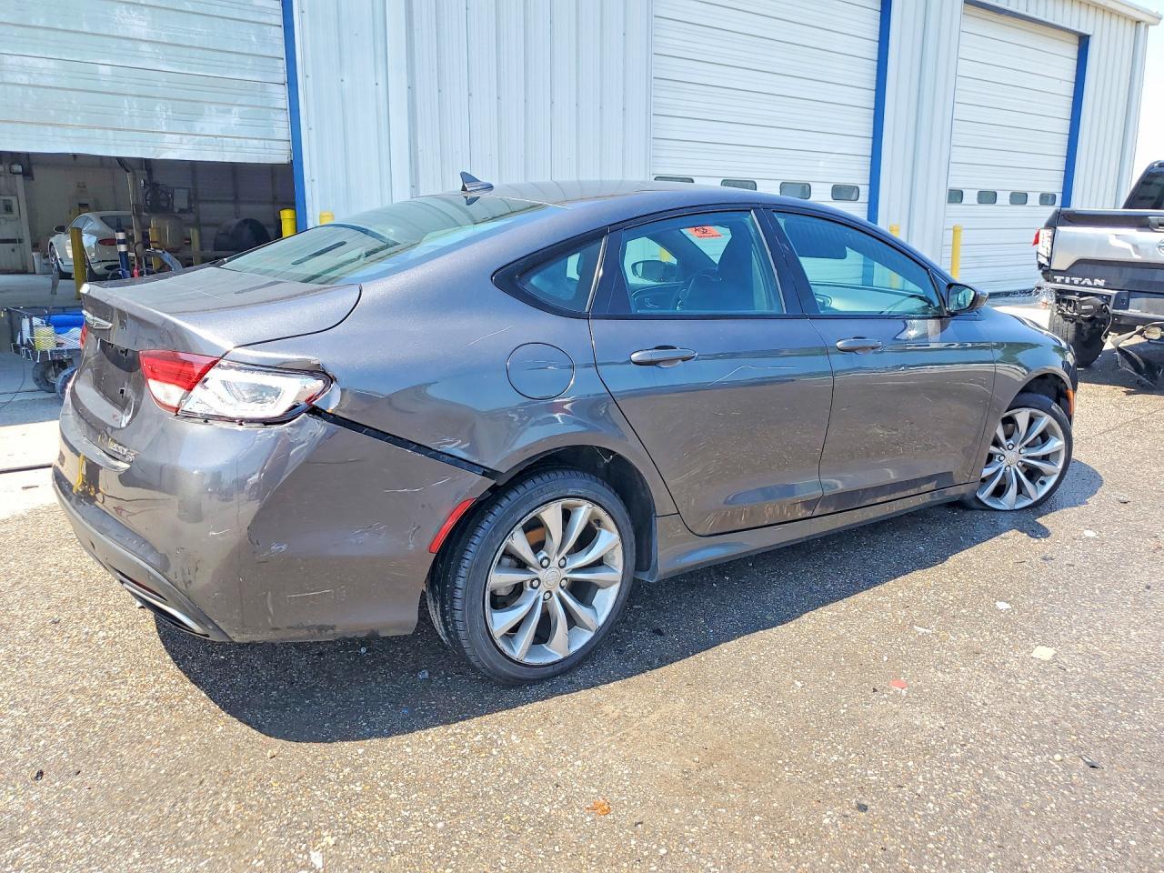 2015 Chrysler 200 S - Фото 3