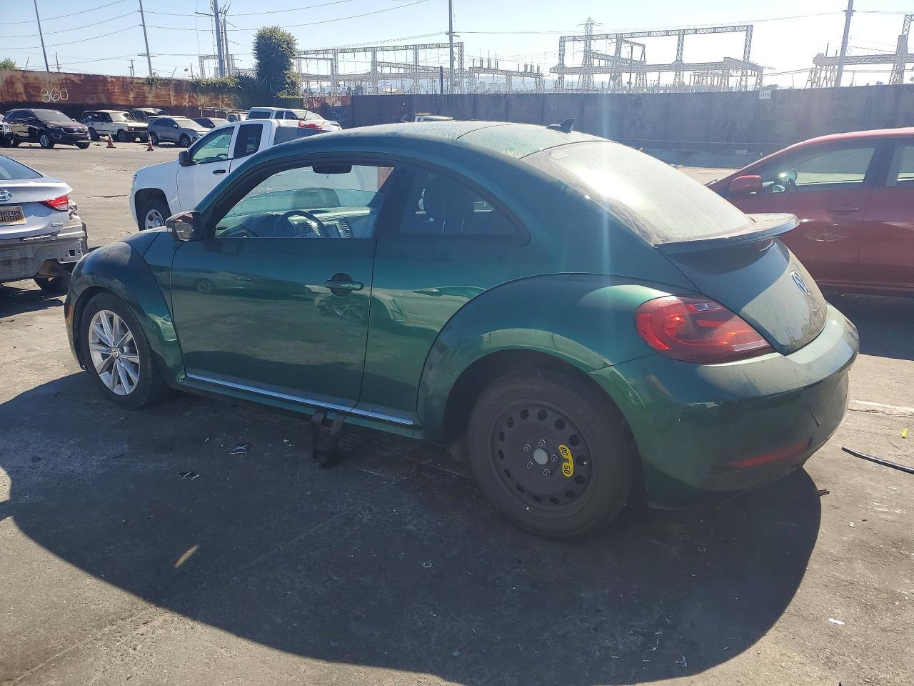 2018 Volkswagen Beetle S - Фото 2