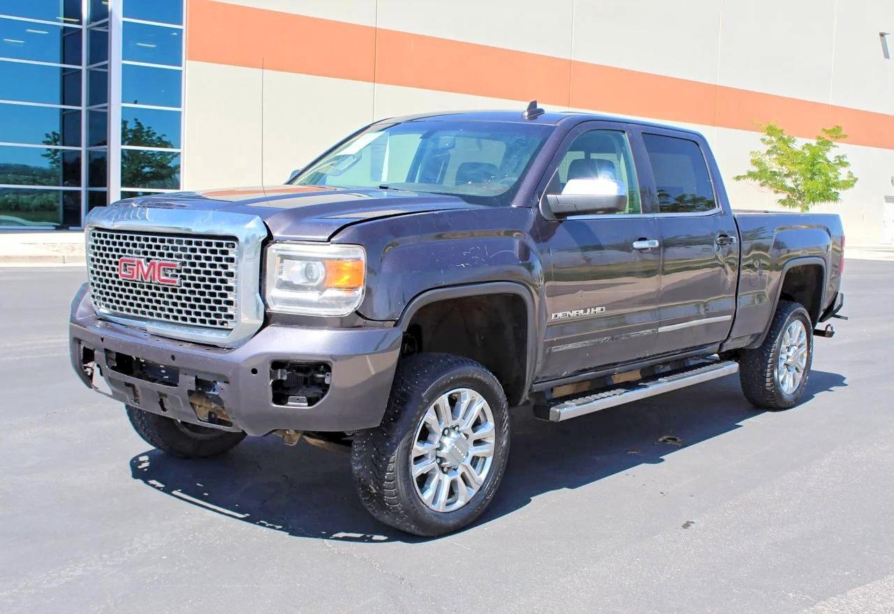 2016 GMC Sierra K2500 Denali - Image 2