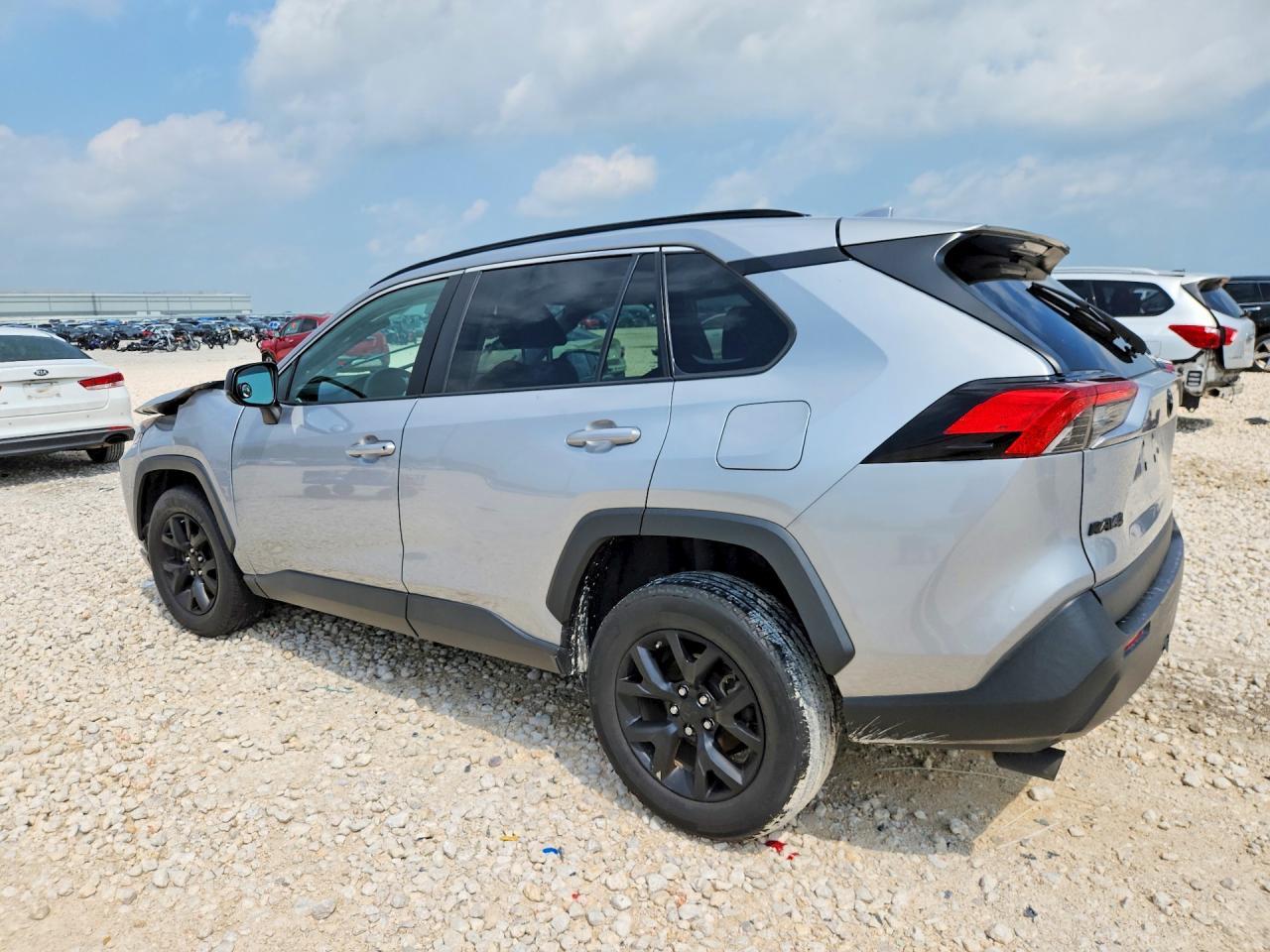 2021 Toyota Rav4 Le - Фото 2