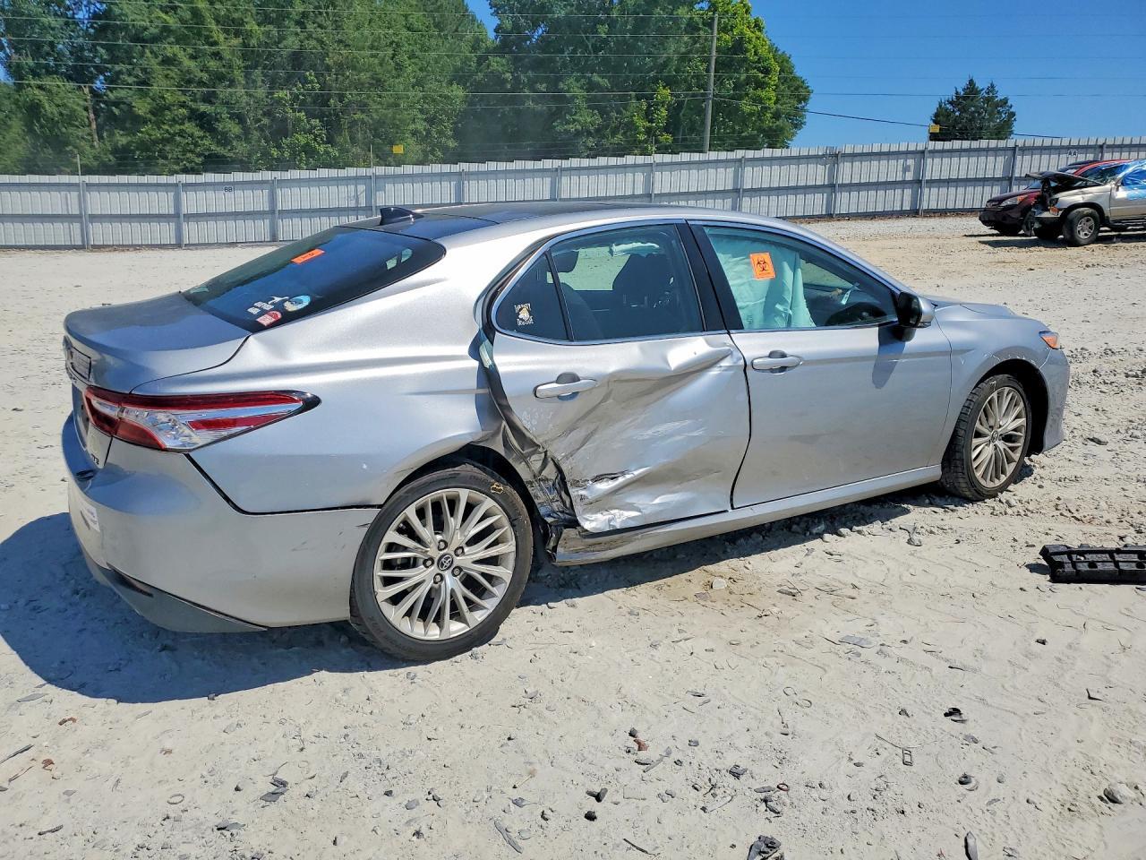 2019 Toyota Camry Xle - Фото 3