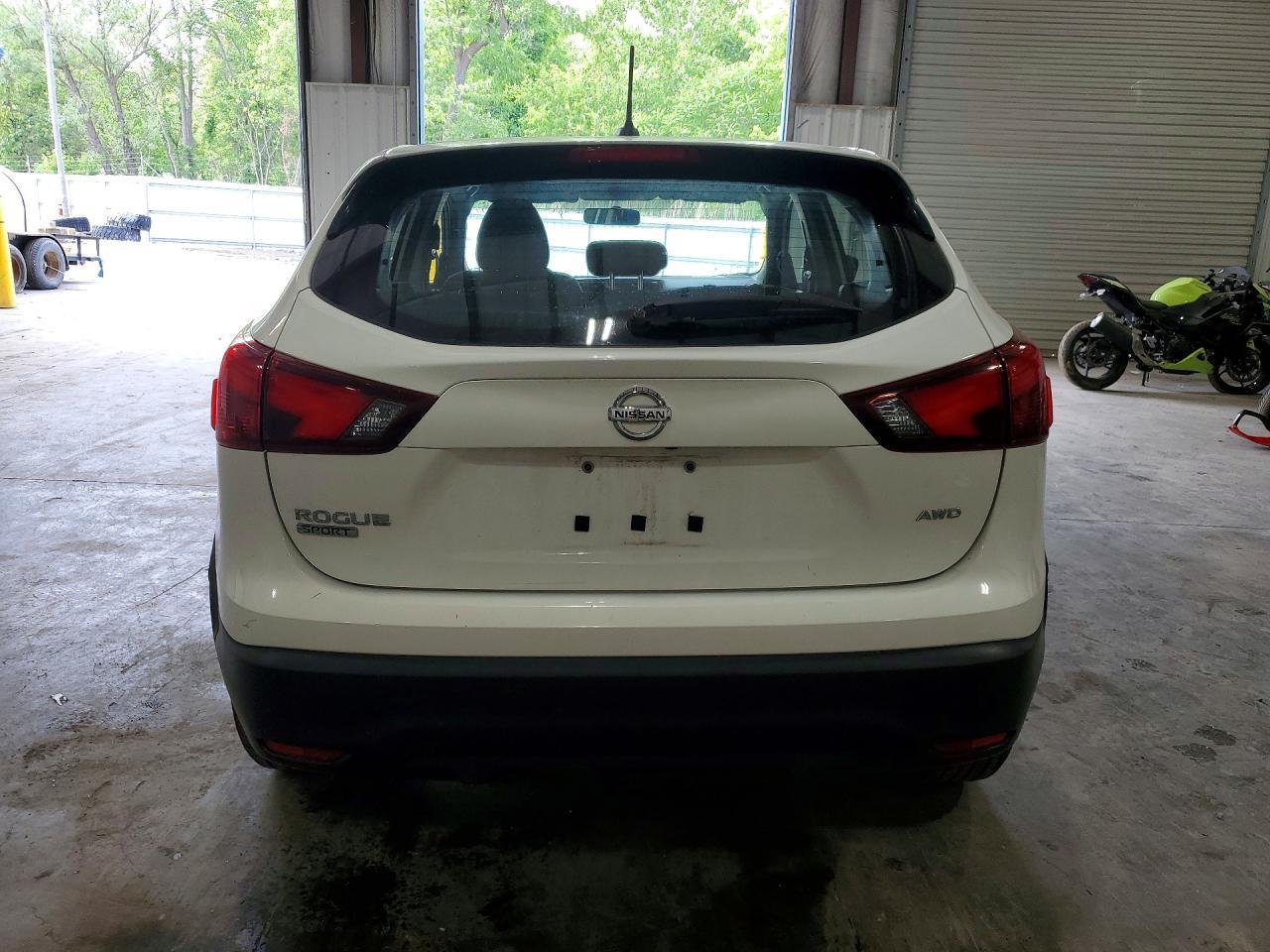 2018 Nissan Rogue Sport S - Image 6