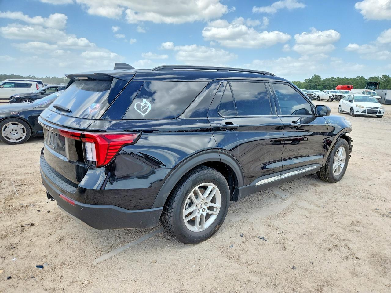2025 Ford Explorer Active - Image 3