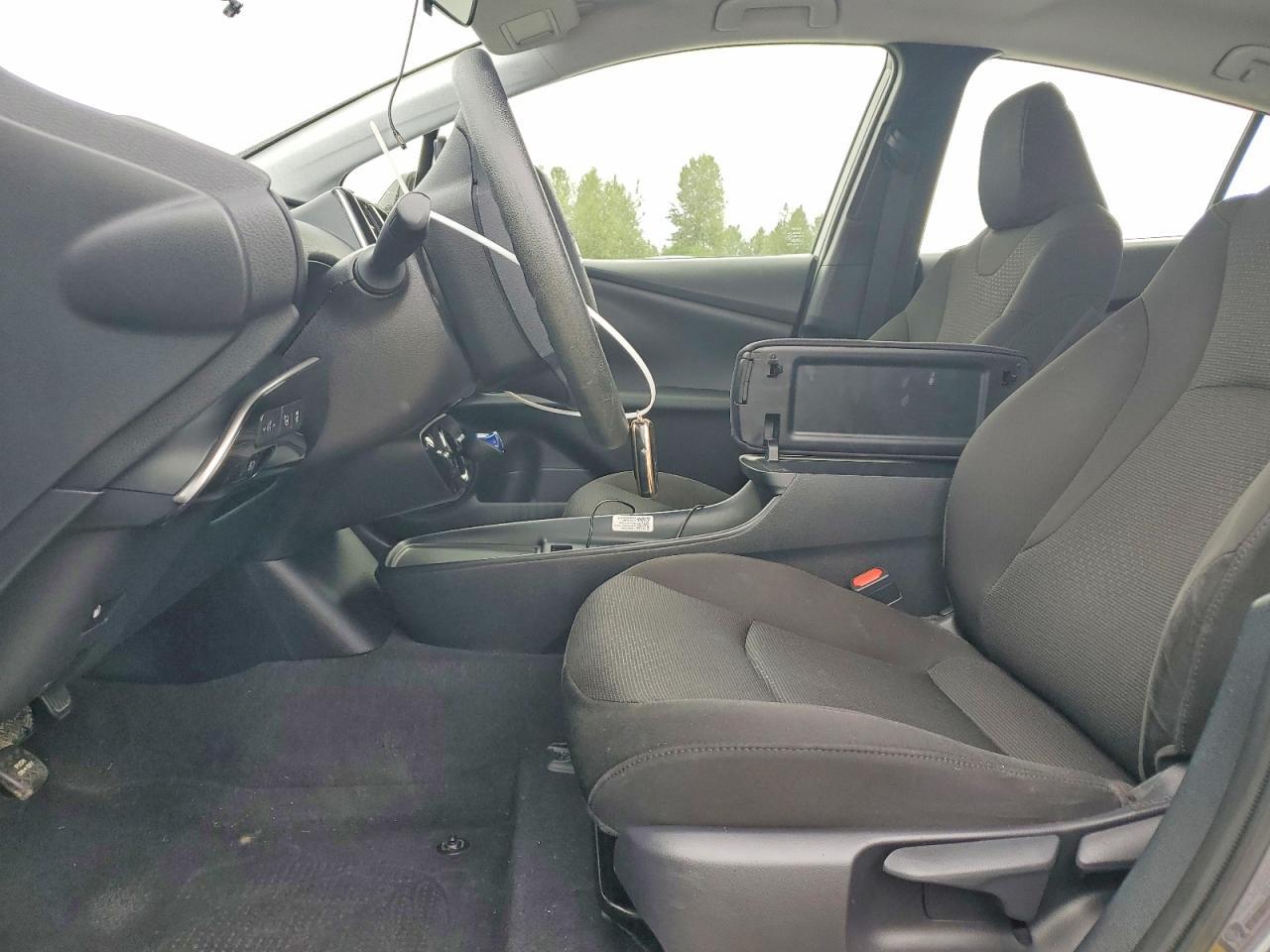 2019 Toyota Prius Le - Фото 7