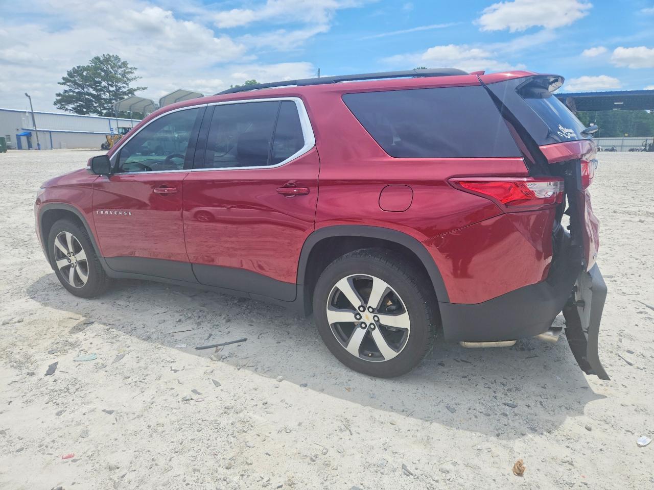 2021 Chevrolet Traverse Lt - Фото 2