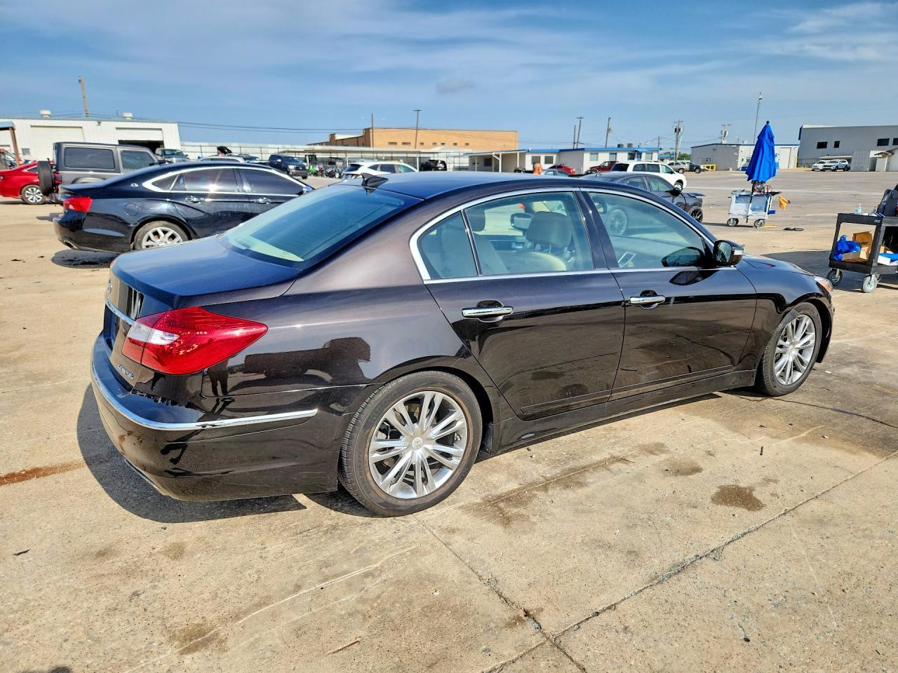 2013 Hyundai Genesis 3.8L - Фото 3