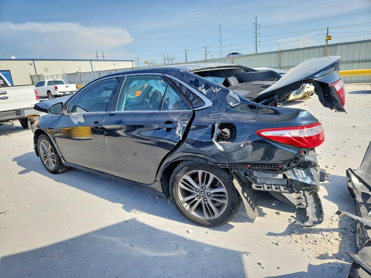 2017 Toyota Camry Se - Image 2
