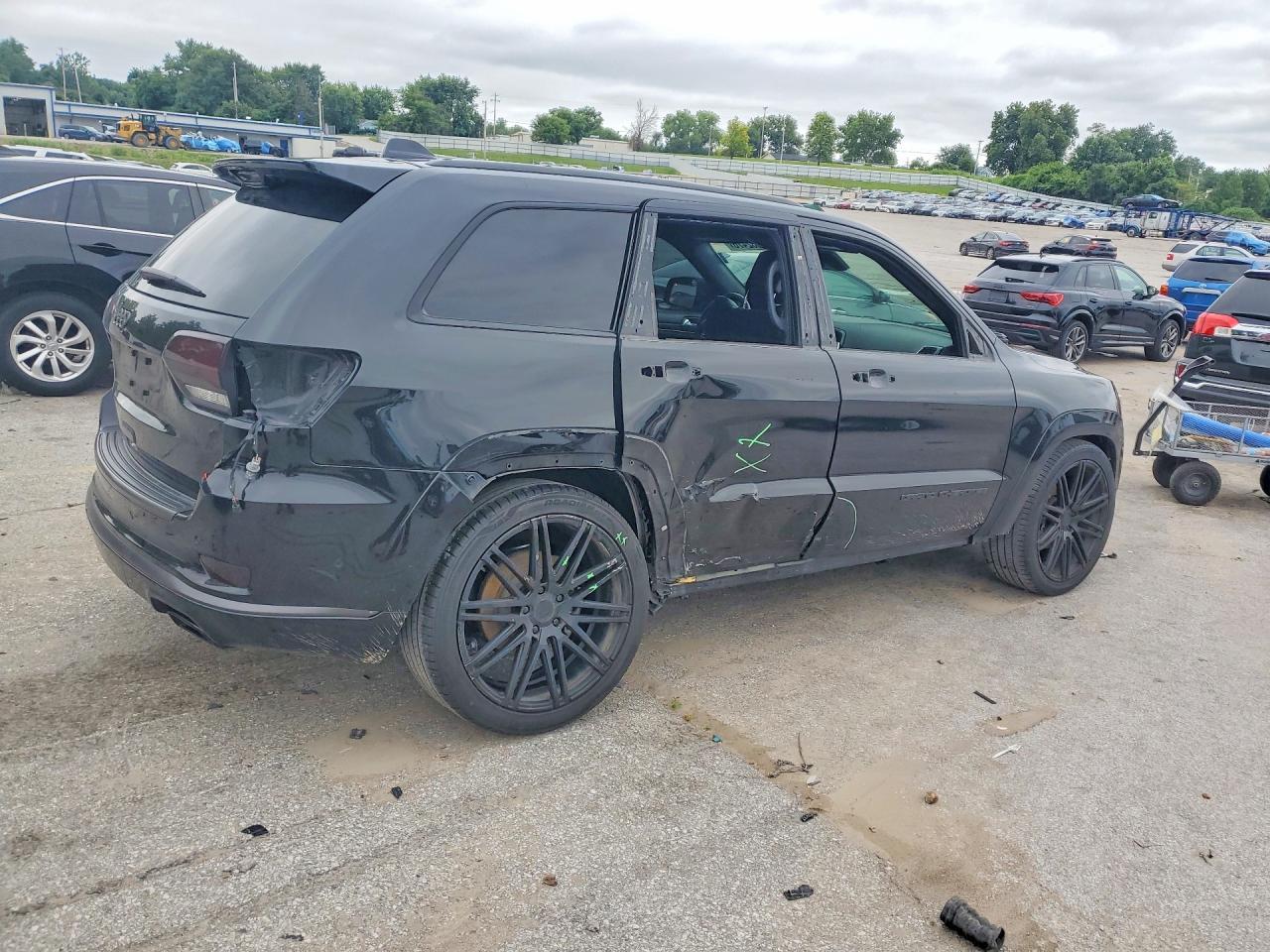 2020 Jeep Grand Cherokee Overland - Image 3