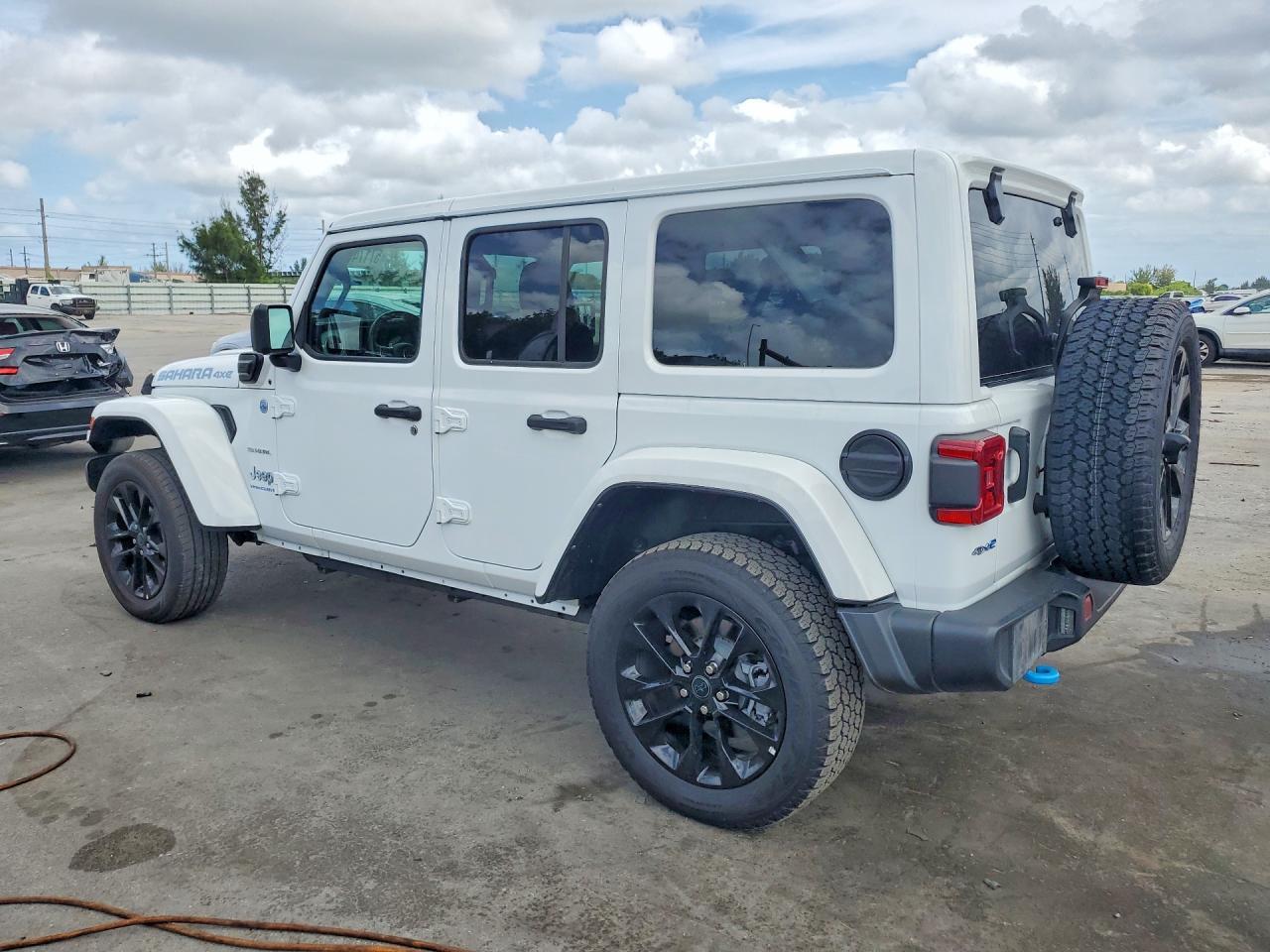 2024 Jeep Wrangler Sahara 4Xe - Image 2