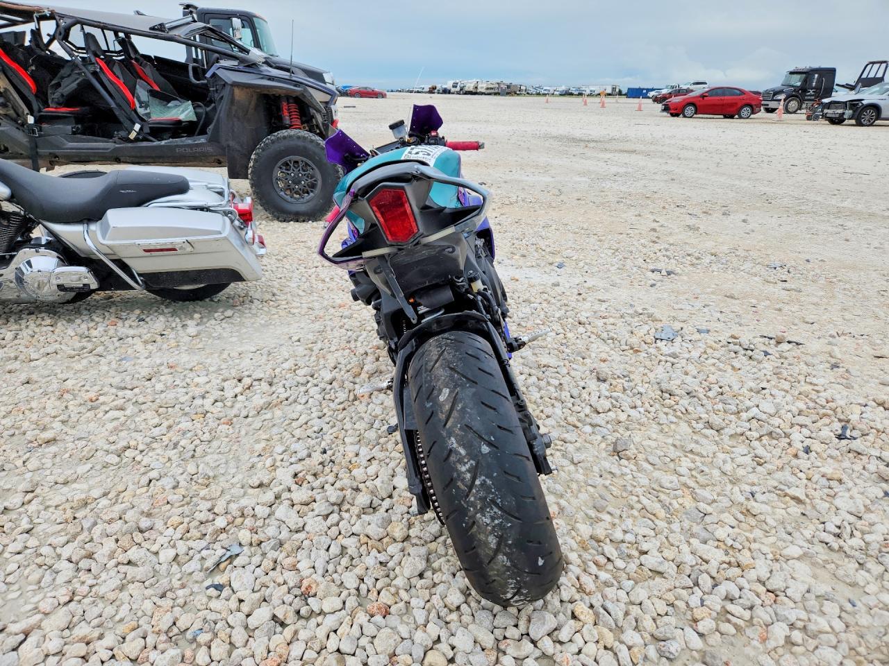 2021 Yamaha Yzfr1 - Фото 4