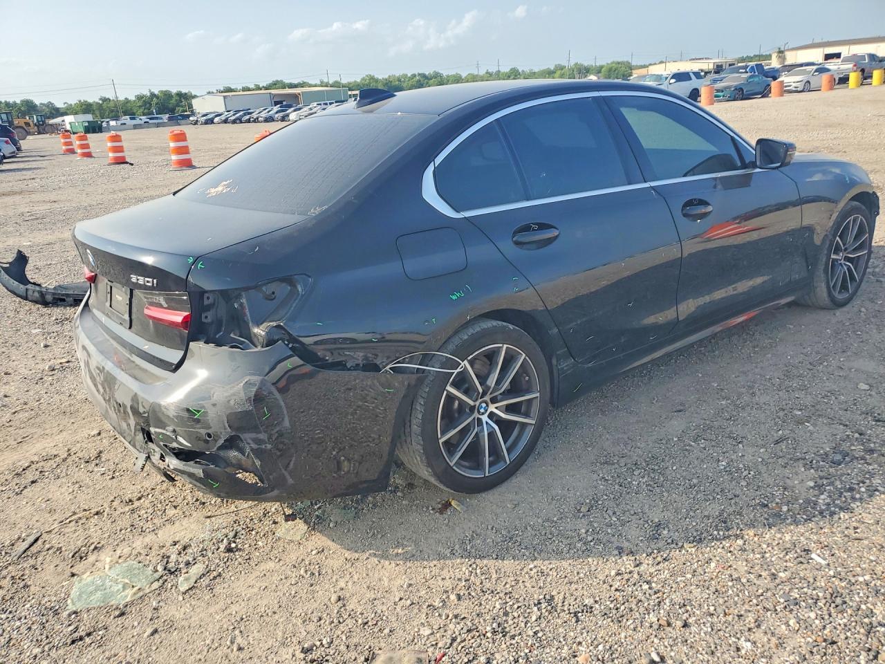 2022 BMW 330I - Фото 3