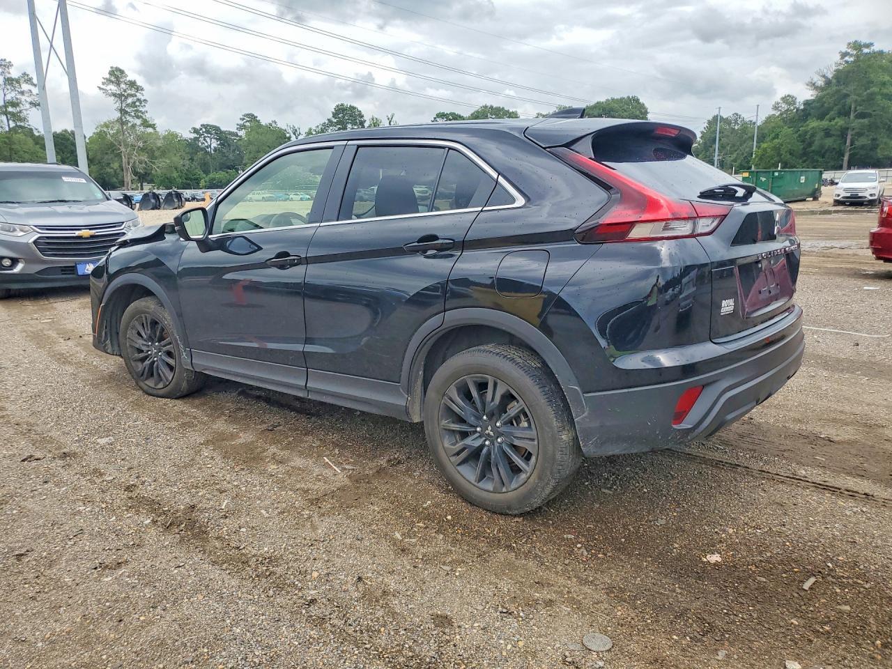 2025 Mitsubishi Eclipse Cross Le - Image 2