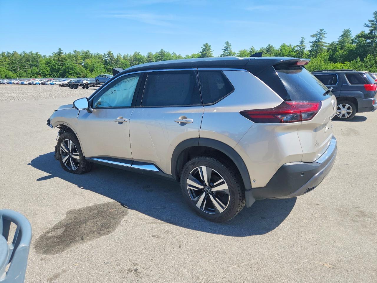 2023 Nissan Rogue Sl - Image 2