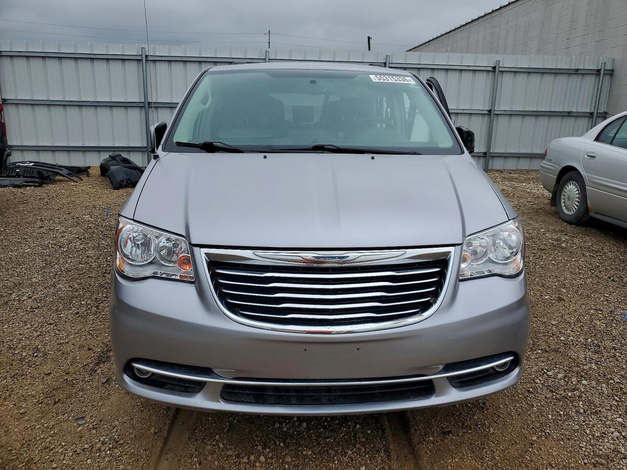 2015 Chrysler Town & Country Touring - Image 5
