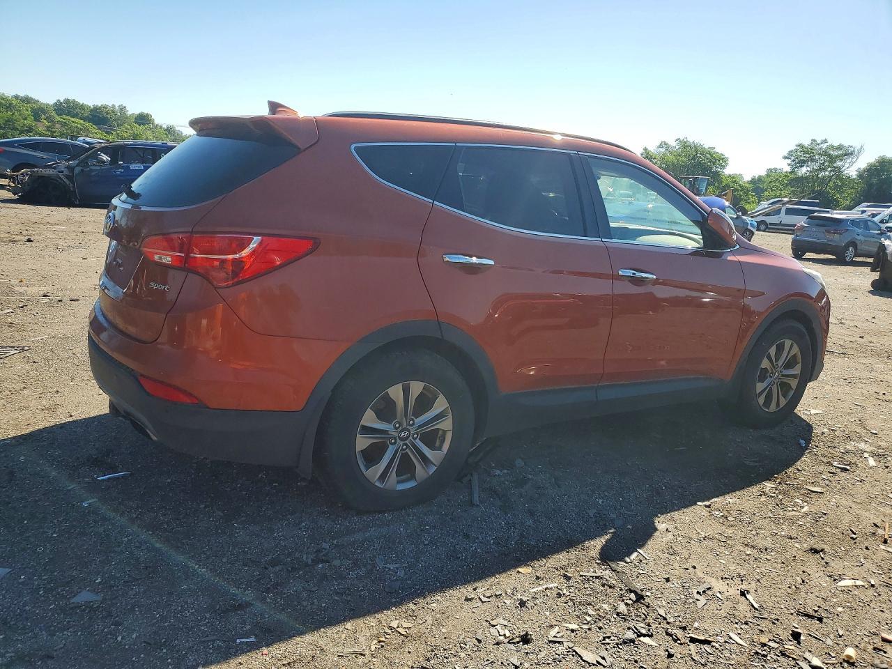 2015 Hyundai Santa Fe Sport 2.4L - Image 3