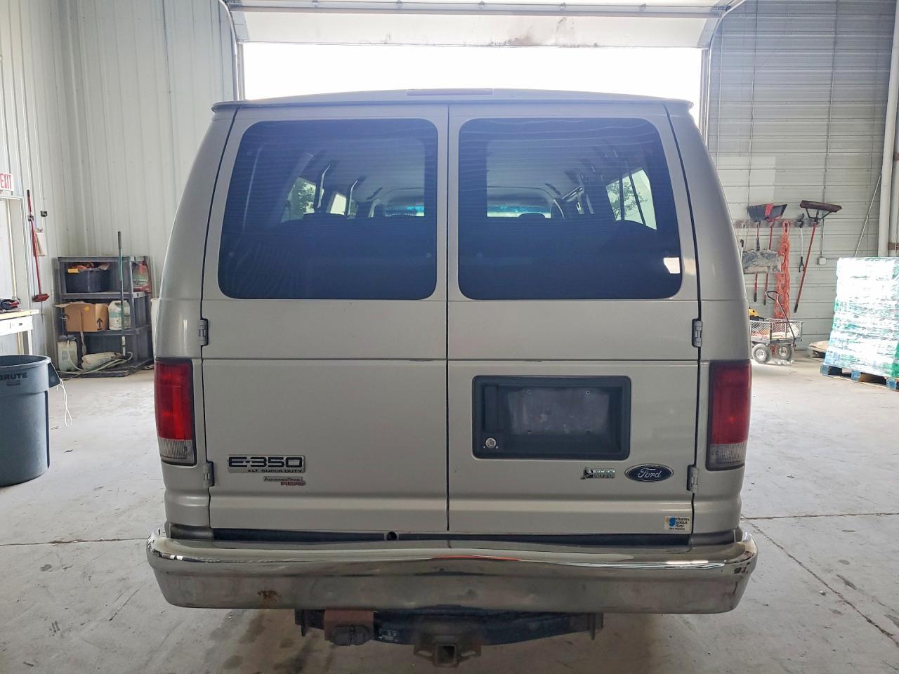 2011 Ford E-350 - Фото 6
