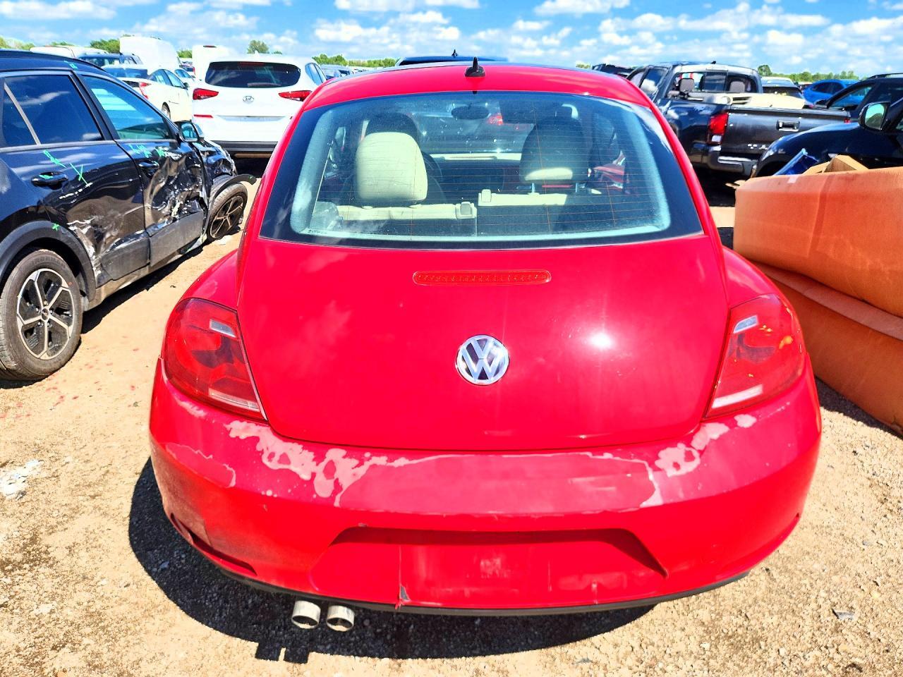 2013 Volkswagen Beetle - Фото 6