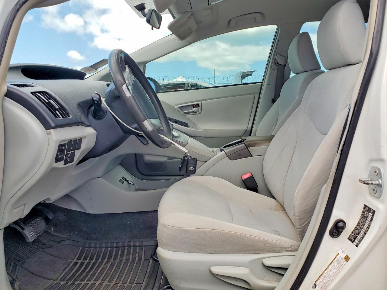 2013 Toyota Prius One - Фото 7