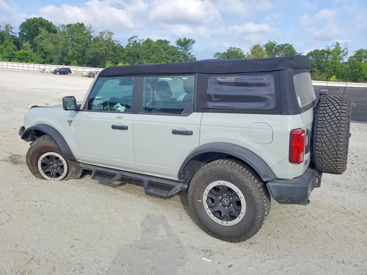 2022 Ford Bronco Base - Фото 2