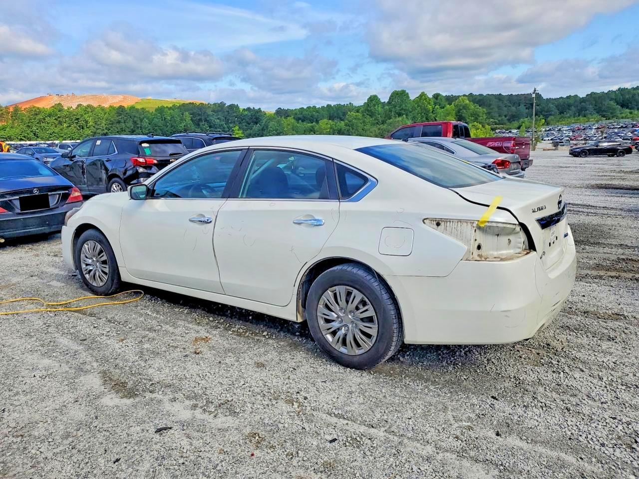 2014 Nissan Altima 2.5 S - Image 2