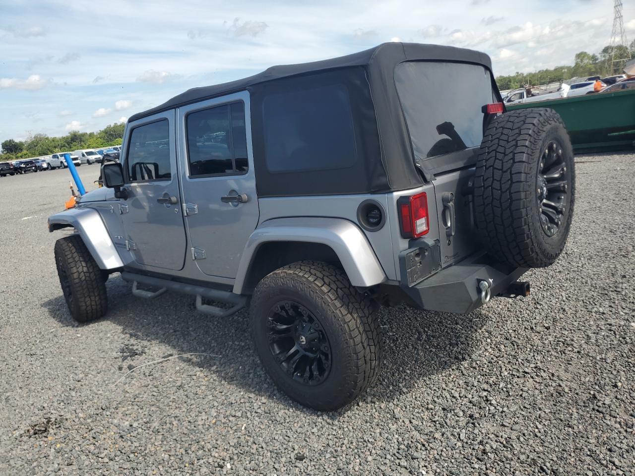 2016 Jeep Wrangler Unlimited Sahara - Image 2