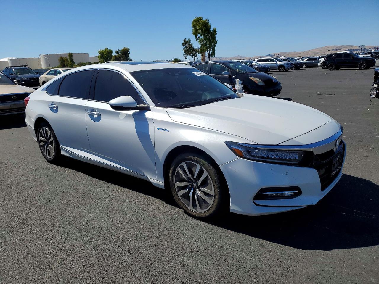 2019 Honda Accord Touring Hybrid - Image 4