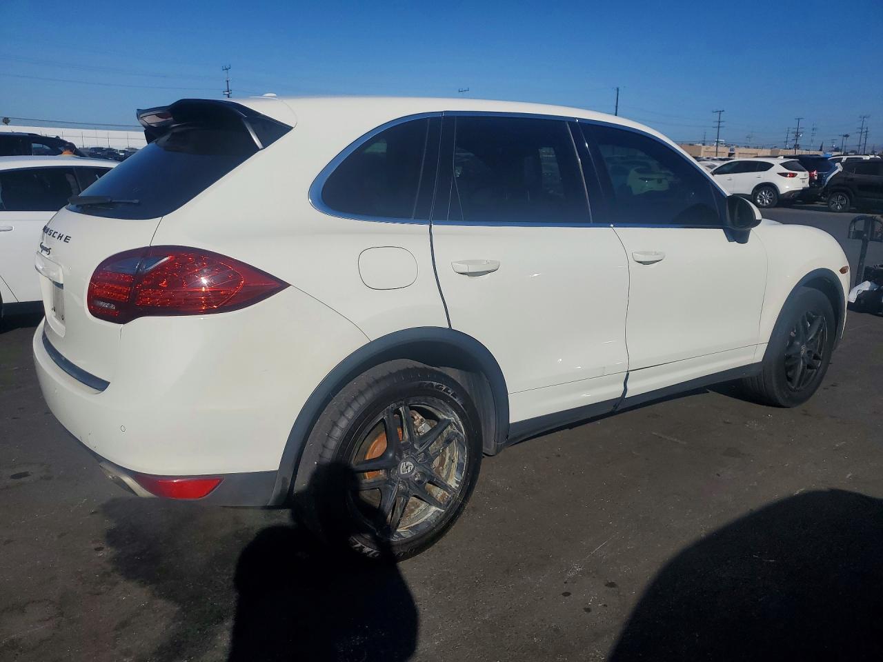 2011 Porsche Cayenne S - Image 3