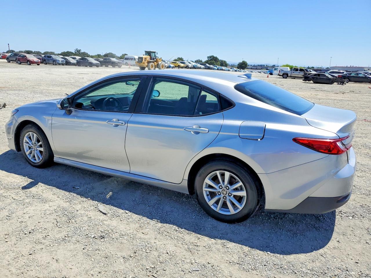 2025 Toyota Camry Le - Фото 2