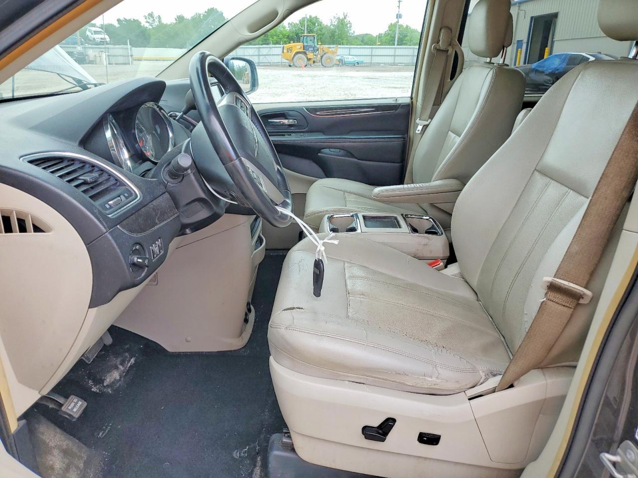 2016 Chrysler Town & Country Touring - Фото 7